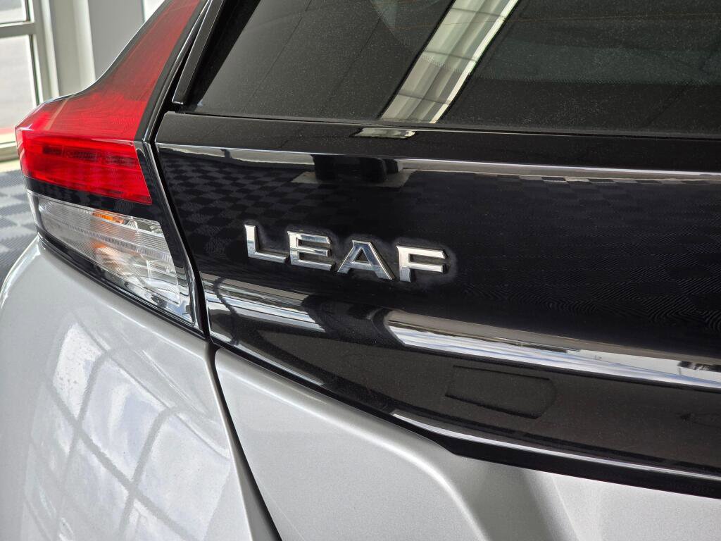 Used 2018 Nissan Leaf SL w/ SL Technology Package image 13