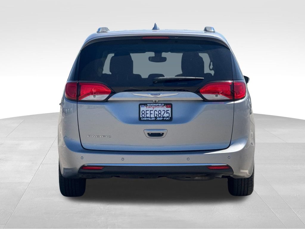 Used 2018 Chrysler Pacifica Touring-L Plus FWD image 4