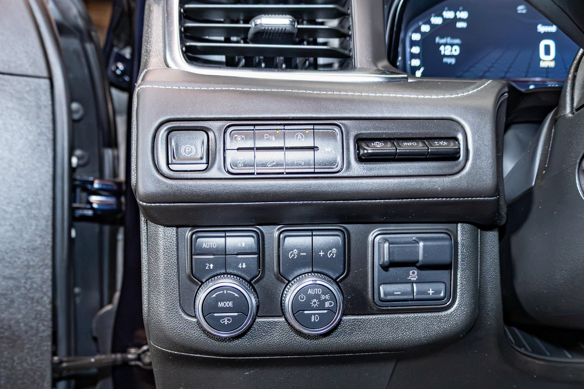 Used 2024 GMC Yukon Denali Ultimate AWD/4WD image 16