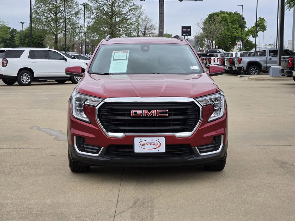 Used 2022 GMC Terrain SLE w/ Driver Convenience Package FWD image 2