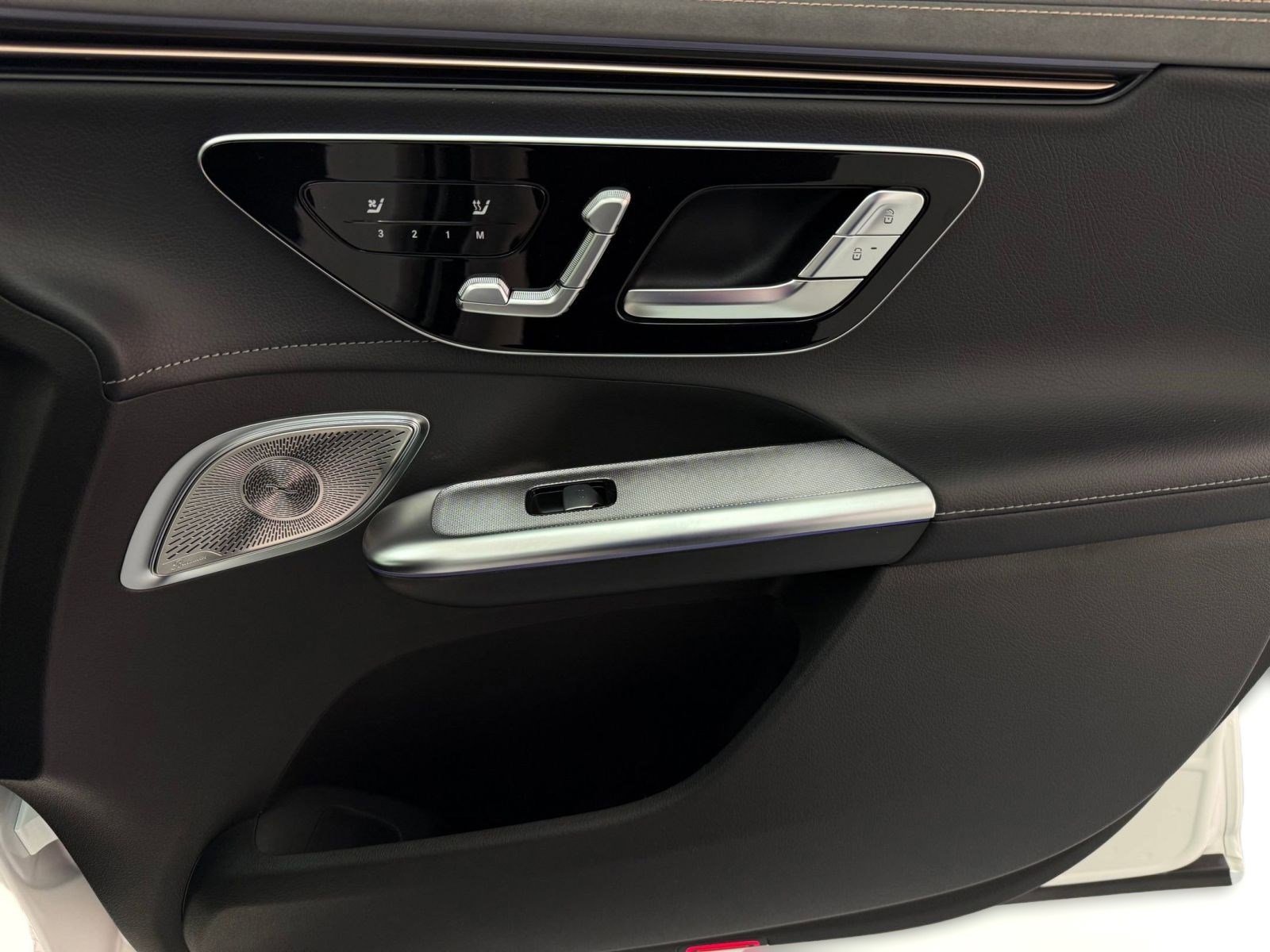 New 2026 Mercedes-Benz EQE 320 4MATIC SUV image 23