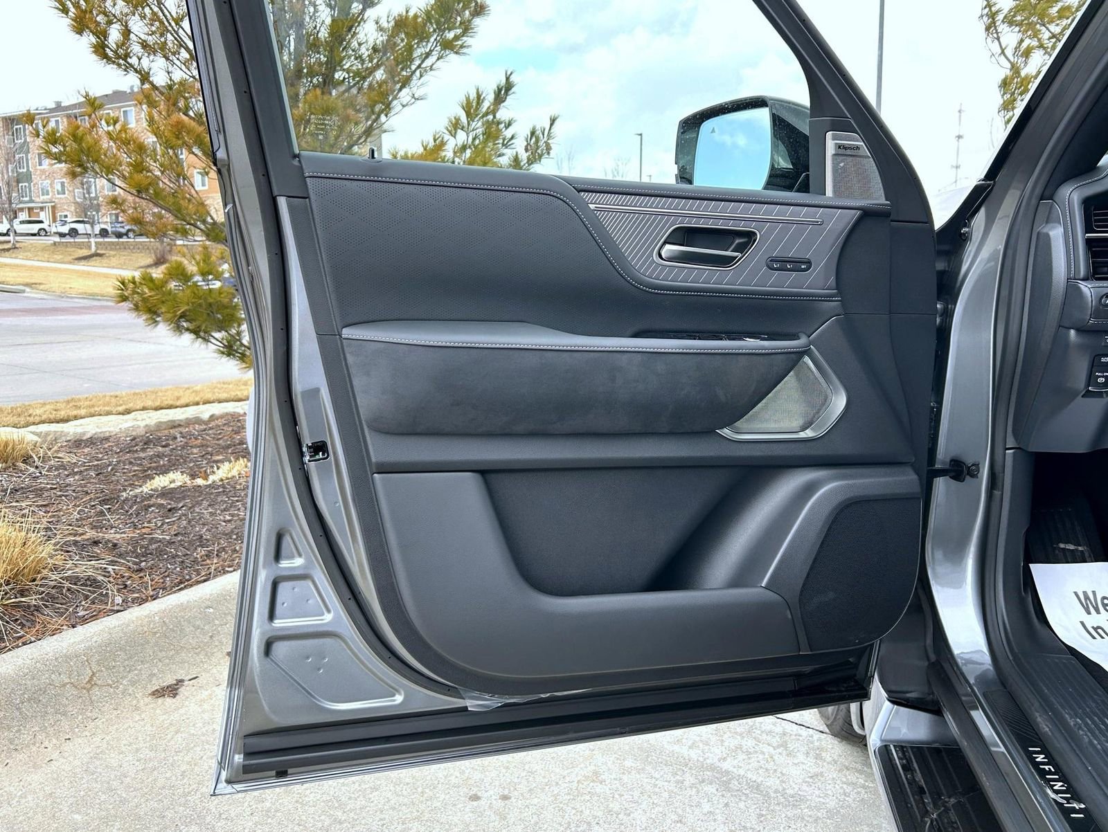 New 2026 INFINITI QX80 Autograph image 9