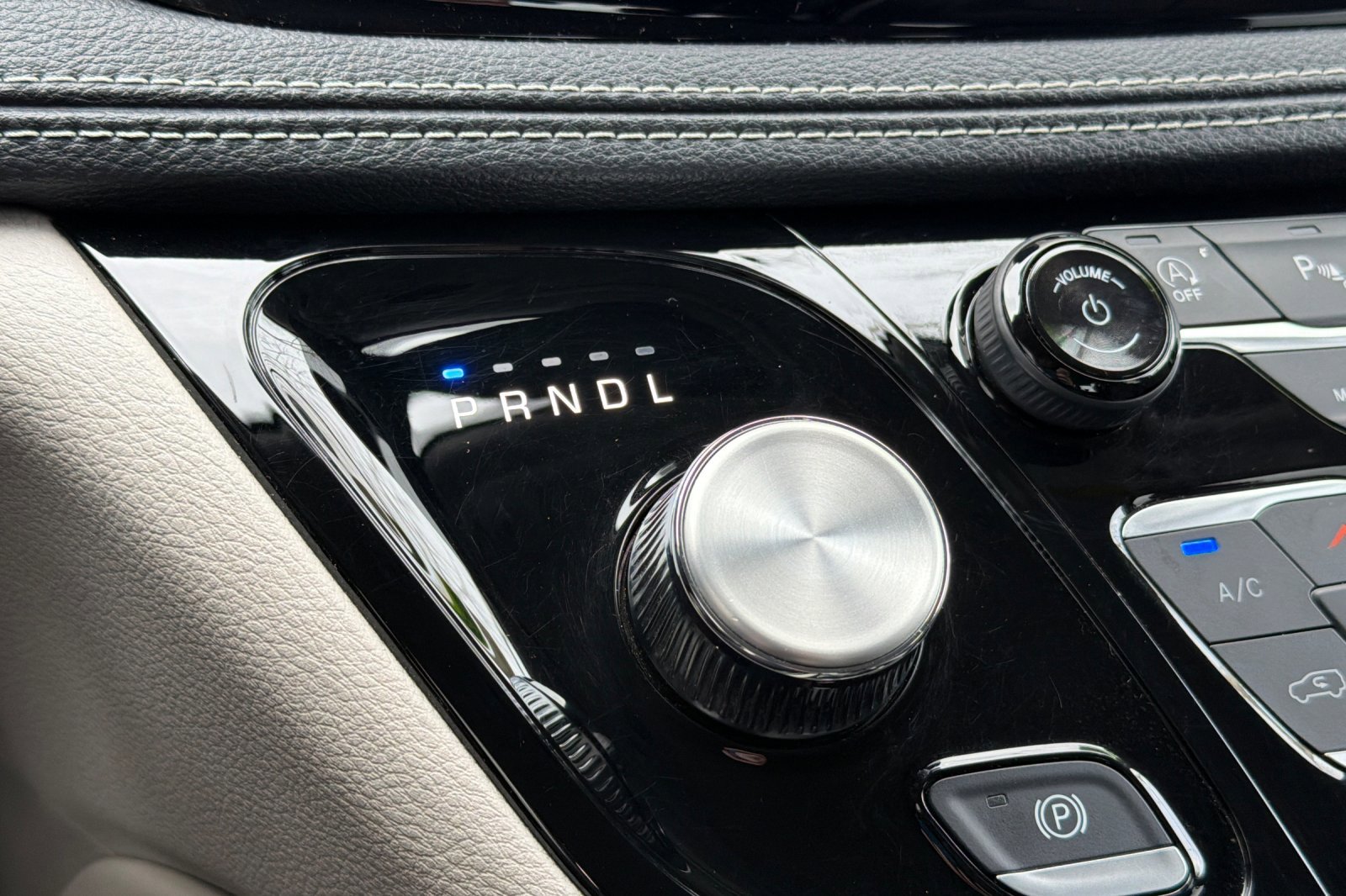 Used 2023 Chrysler Pacifica Limited image 22