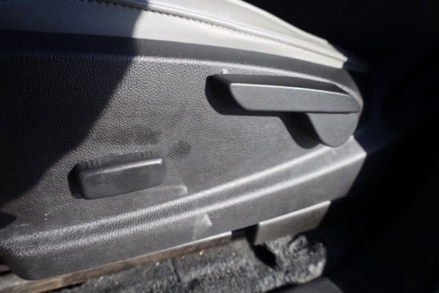 Used 2020 GMC Canyon 2WD Crew Cab w/ Convenience Package image 16