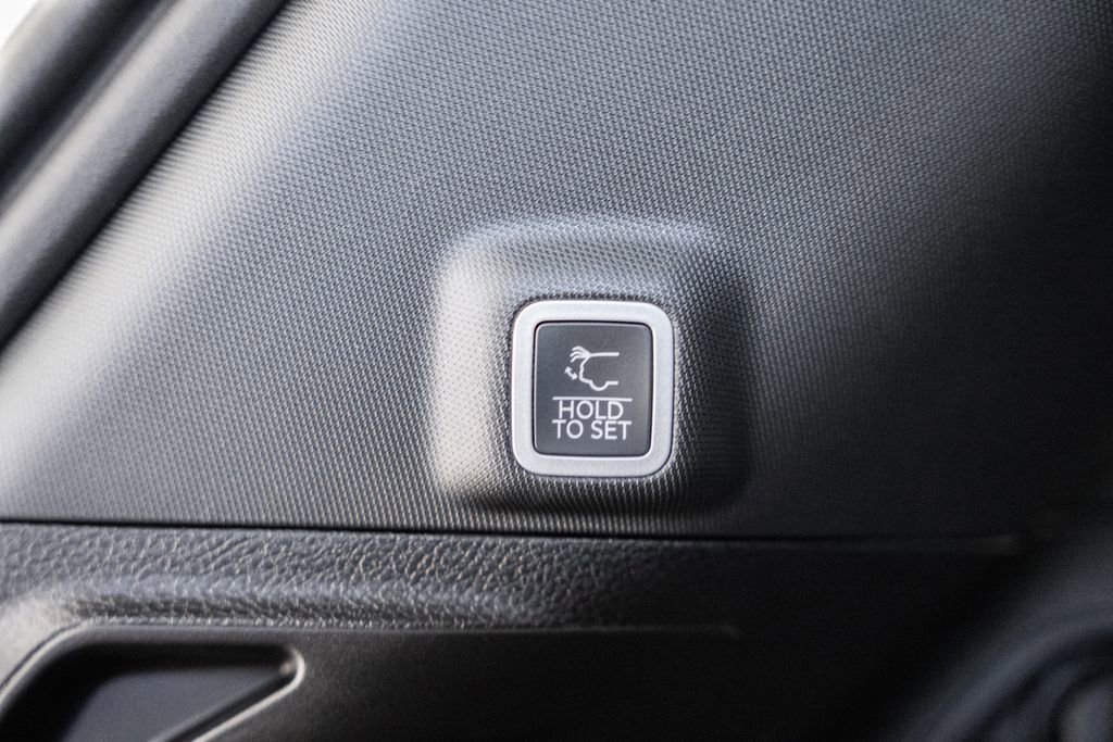 New 2025 Jeep Grand Cherokee Altitude image 10