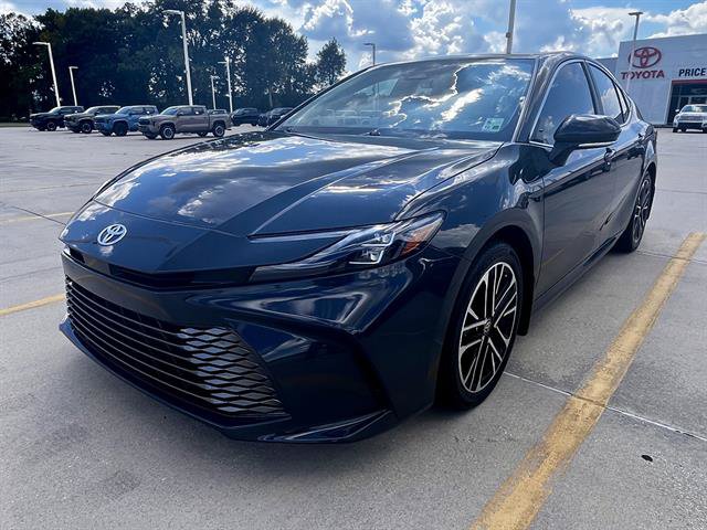 Used 2025 Toyota Camry XLE FWD image 8