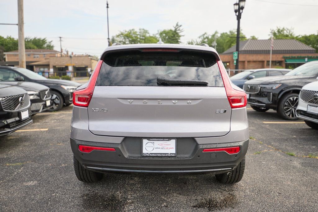 New 2026 Volvo XC40 B5 Core w/ Climate Package image 8