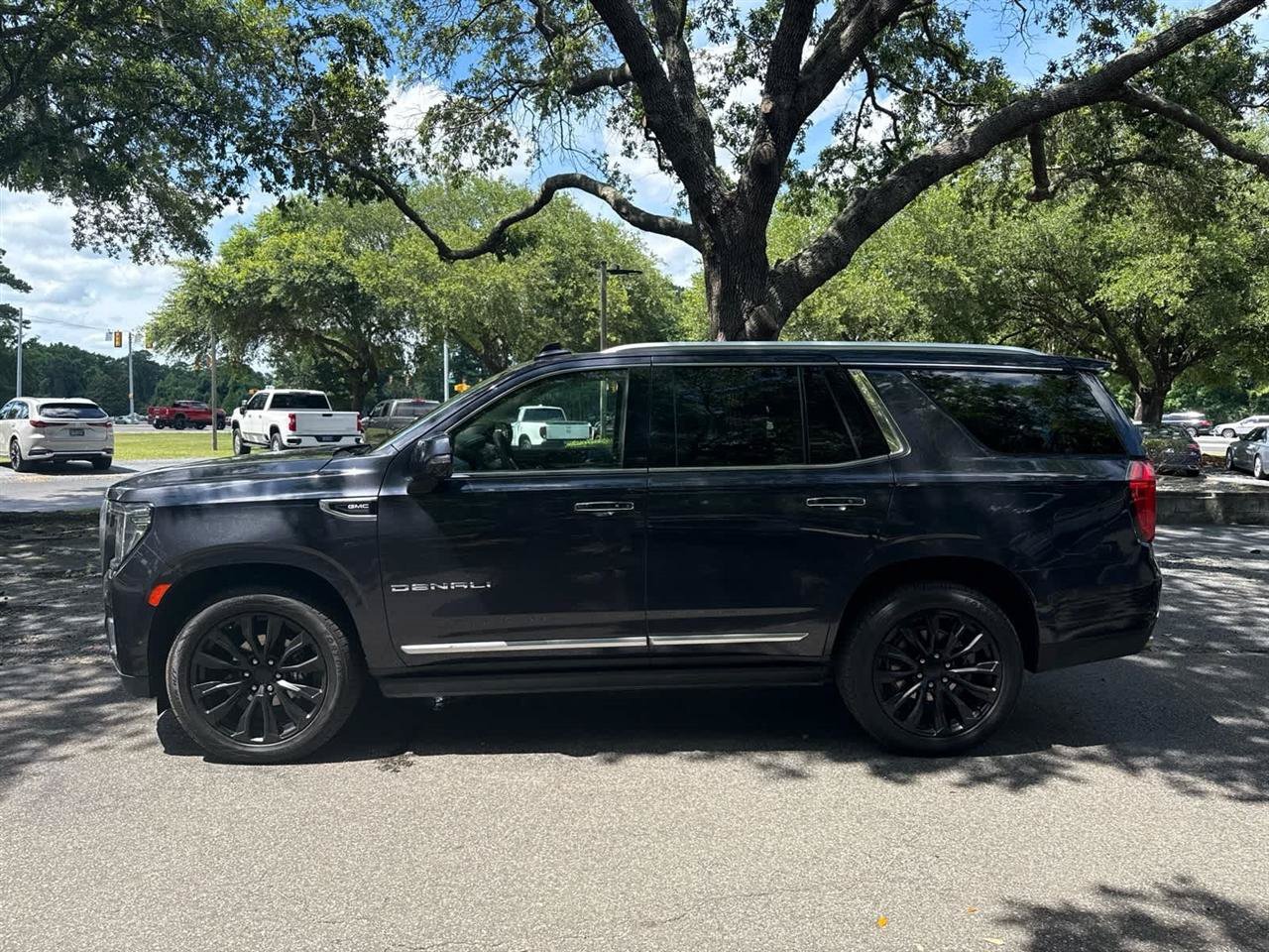 Used 2023 GMC Yukon Denali AWD/4WD image 2