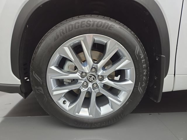Certified 2025 Toyota Highlander Limited AWD/4WD image 31