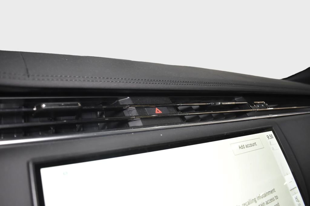 Used 2025 Land Rover Range Rover Long Wheelbase SE image 32