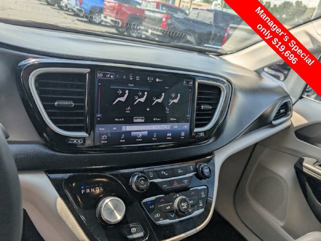Used 2024 Chrysler Pacifica Touring-L FWD image 19