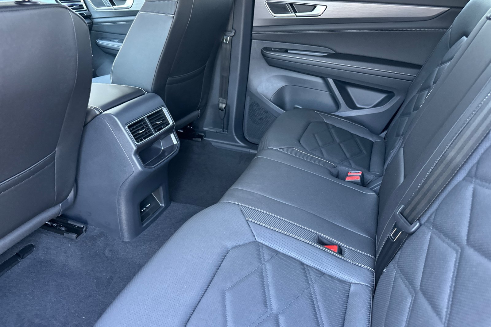 New 2026 Volkswagen Atlas Cross Sport SE AWD/4WD image 12
