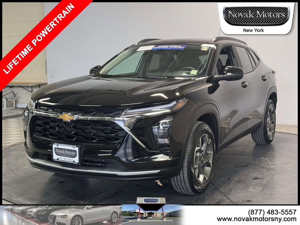 Used 2025 Chevrolet Trax LT w/ Driver Confidence Package image 4