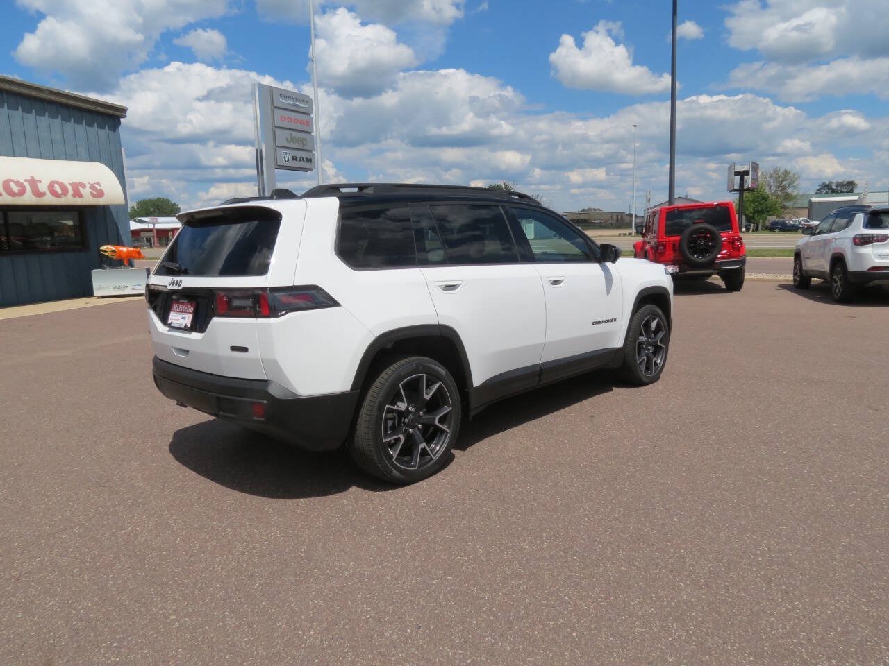 New 2026 Jeep Cherokee Overland w/ Advanced Pro Tech Group AWD/4WD image 4
