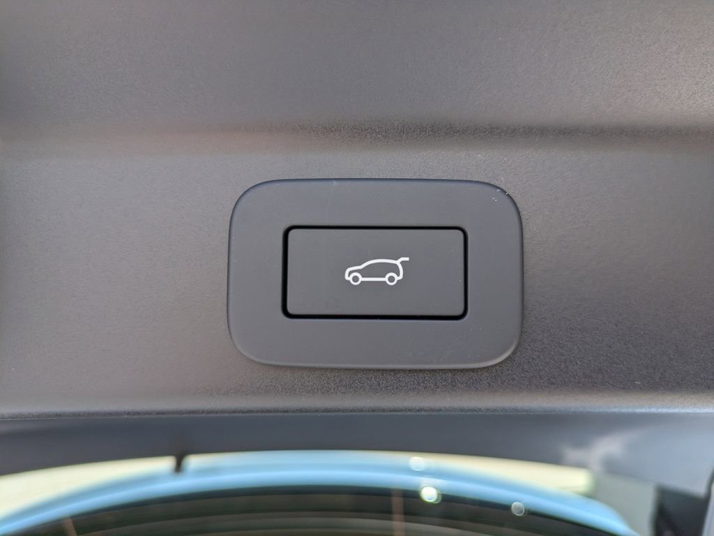 New 2026 Jaguar F-PACE SVR image 15