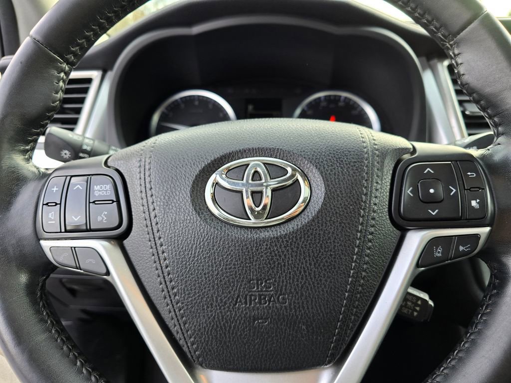 Used 2018 Toyota Highlander SE image 26