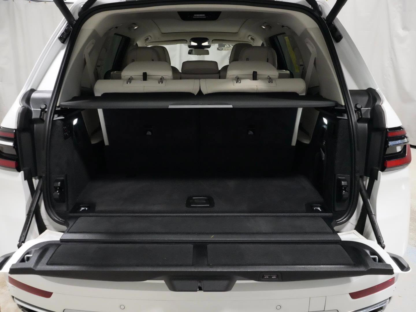 Certified 2024 BMW X7 xDrive40i w/ Executive Package image 29
