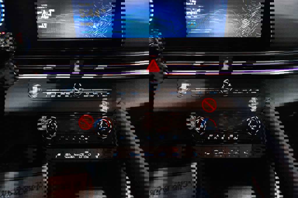 Used 2024 Hyundai Elantra Limited image 27