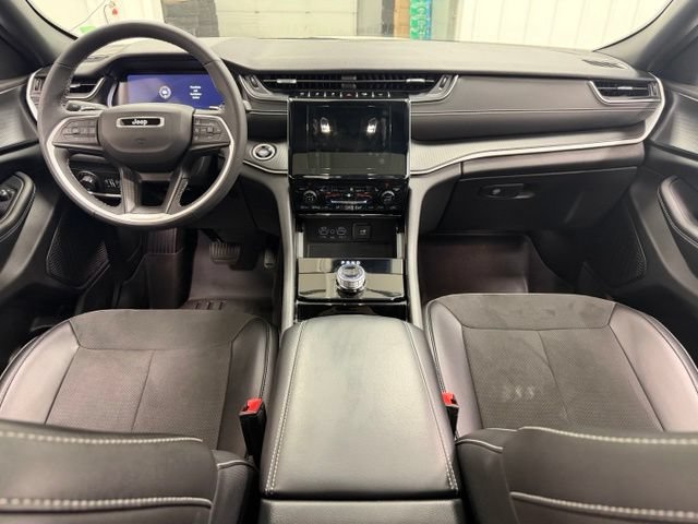 Used 2023 Jeep Grand Cherokee Altitude AWD/4WD image 21