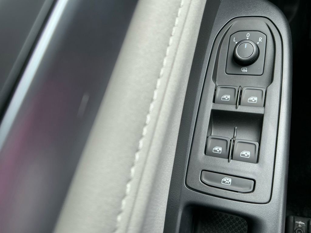 New 2025 Volkswagen Taos SE image 22