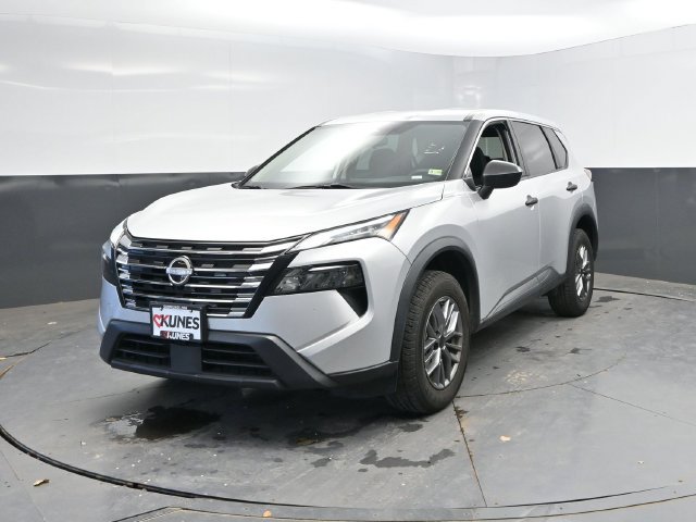 Used 2024 Nissan Rogue S AWD/4WD image 6