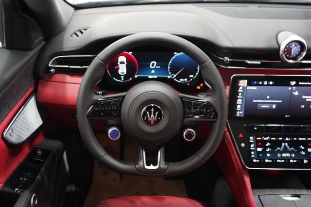 New 2025 Maserati Grecale GT image 12