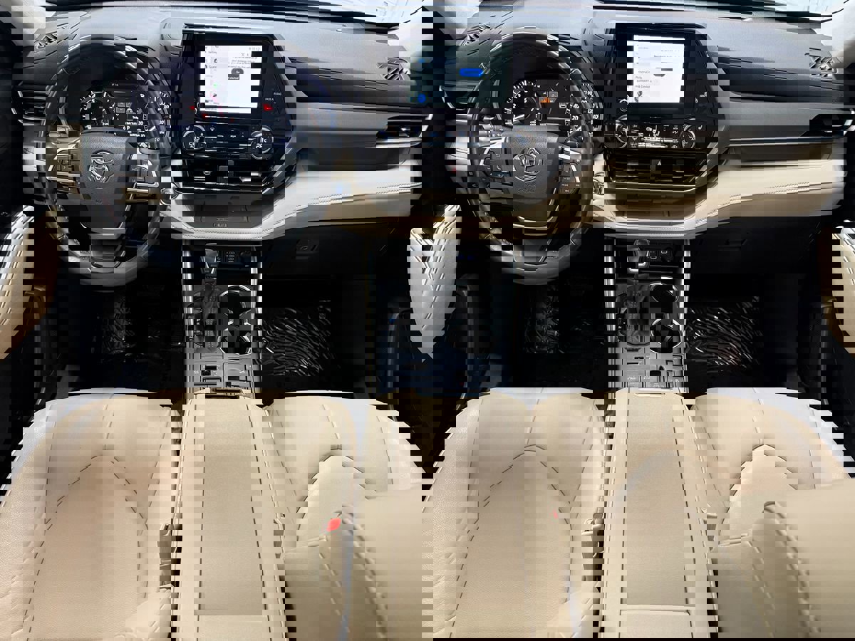 Used 2023 Toyota Highlander XLE image 10