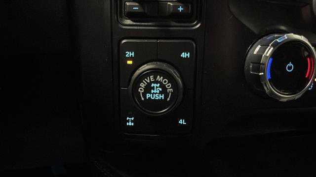 Used 2023 Ford F350 Platinum w/ Tremor Off-Road Package AWD/4WD image 31