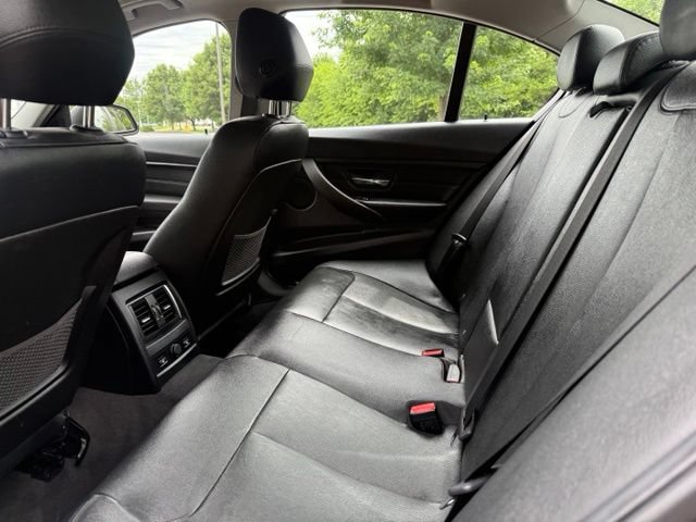 Used 2016 BMW 320i xDrive Sedan AWD/4WD image 17