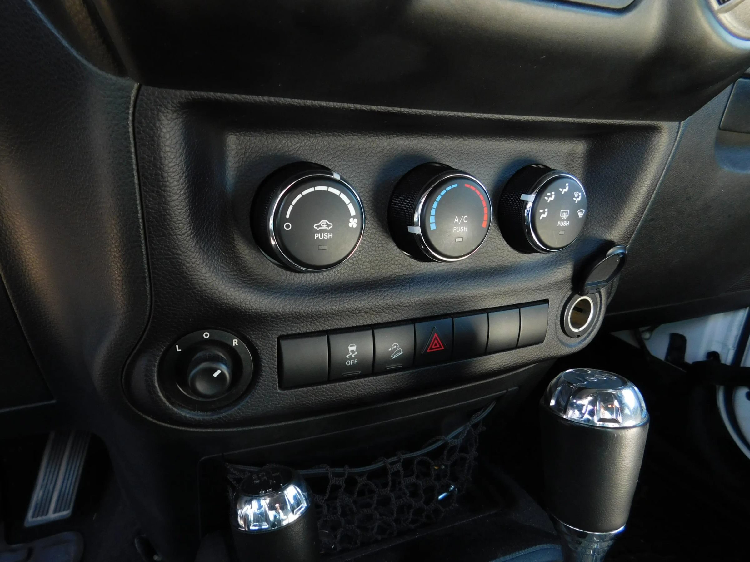 Used 2015 Jeep Wrangler Unlimited Sport w/ Quick Order Package 24S AWD/4WD image 18