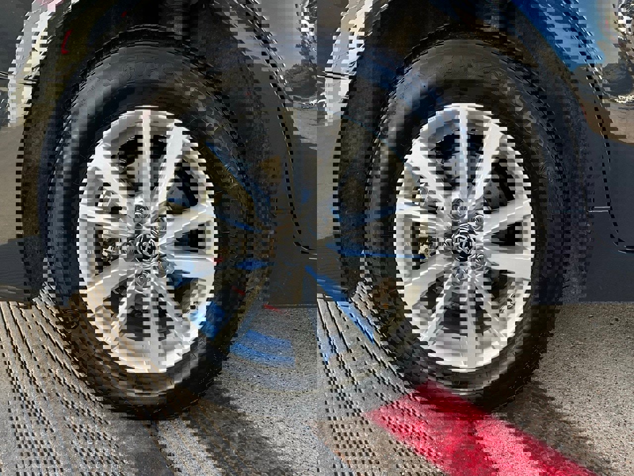 Used 2025 Toyota Camry LE image 9