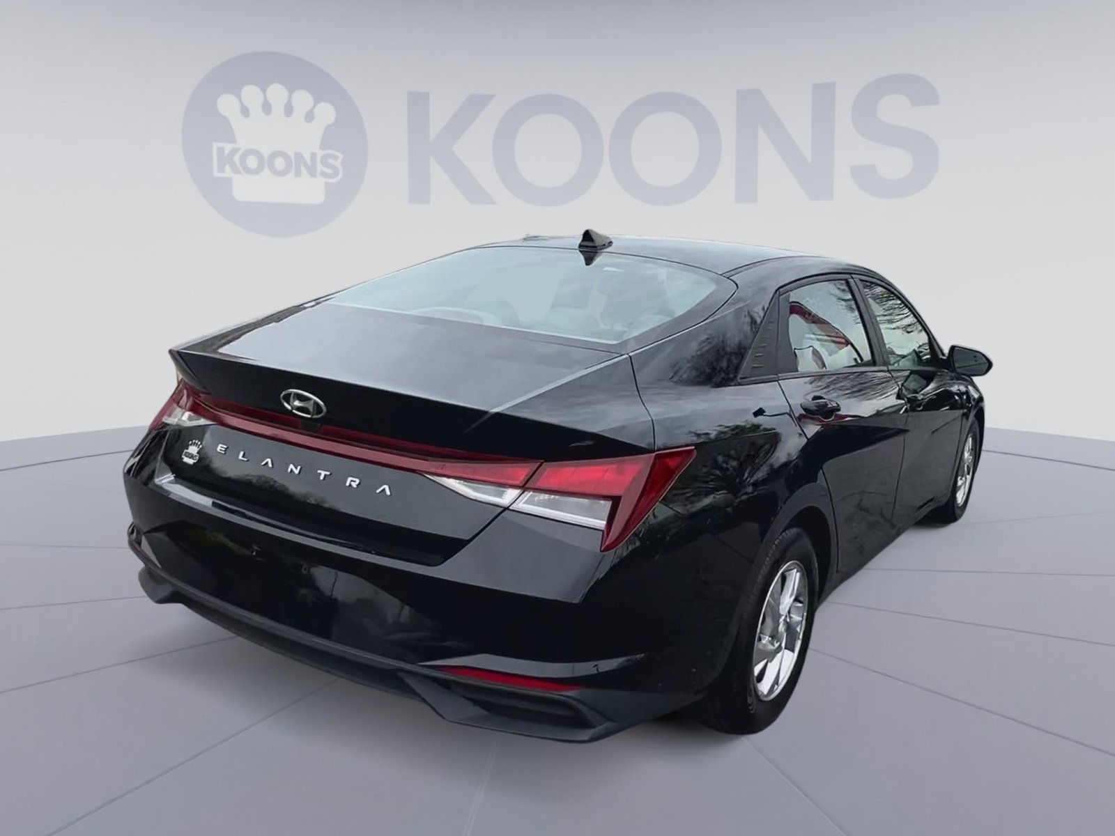 Used 2023 Hyundai Elantra SE image 11