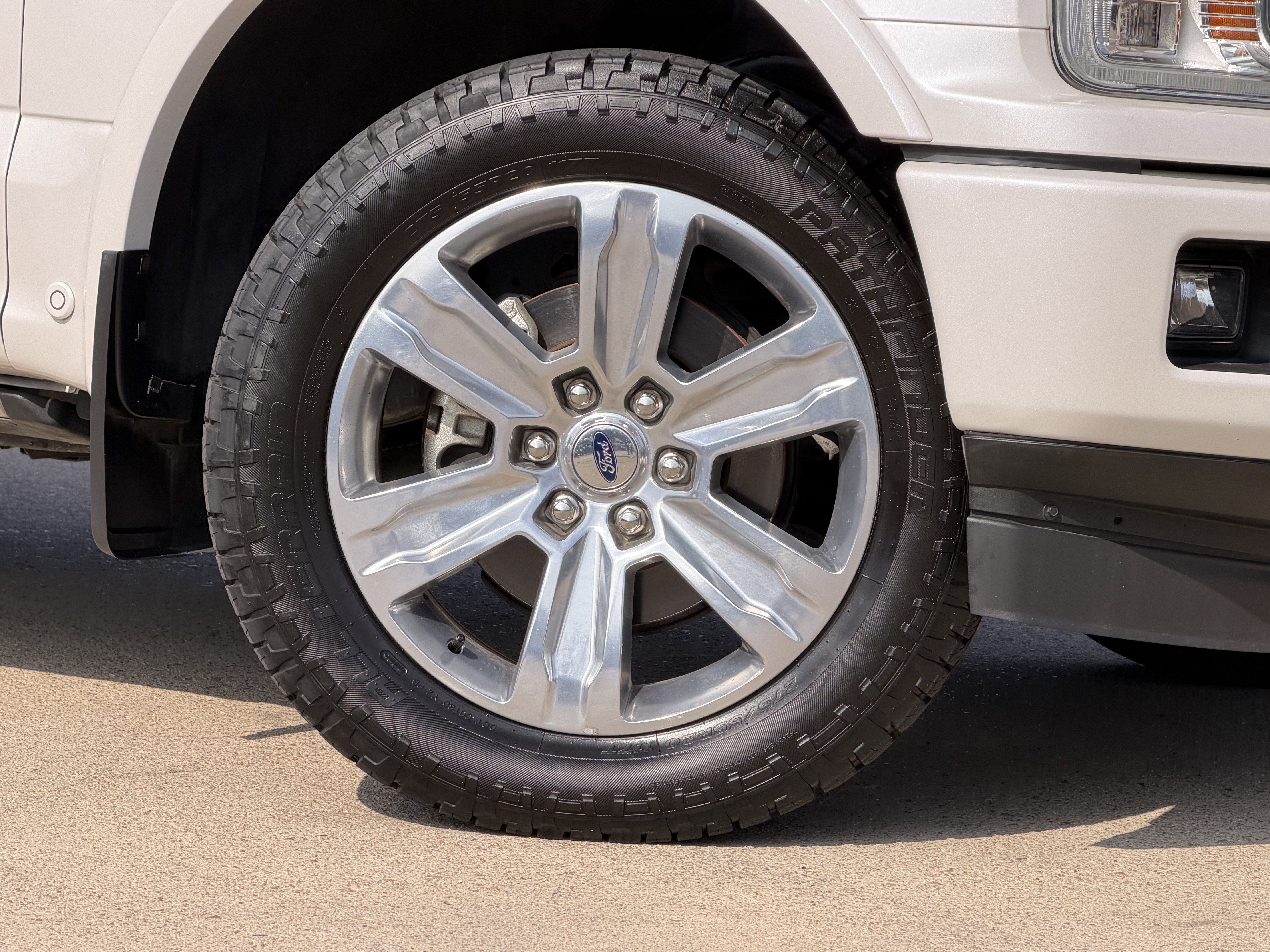 Used 2019 Ford F150 Platinum w/ Equipment Group 701A Luxury AWD/4WD image 3