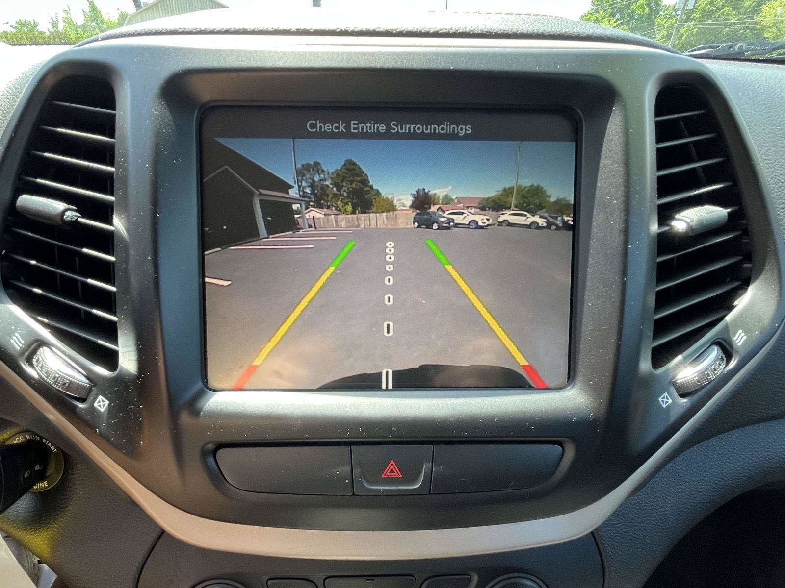 Used 2017 Jeep Cherokee Latitude FWD image 8