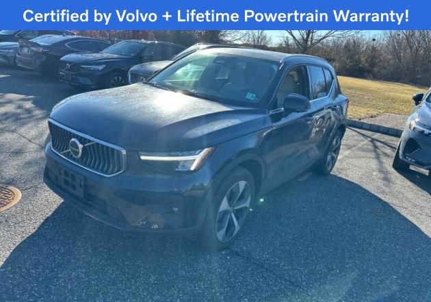 Used 2024 Volvo XC40 B5 Plus w/ Climate Package image 9