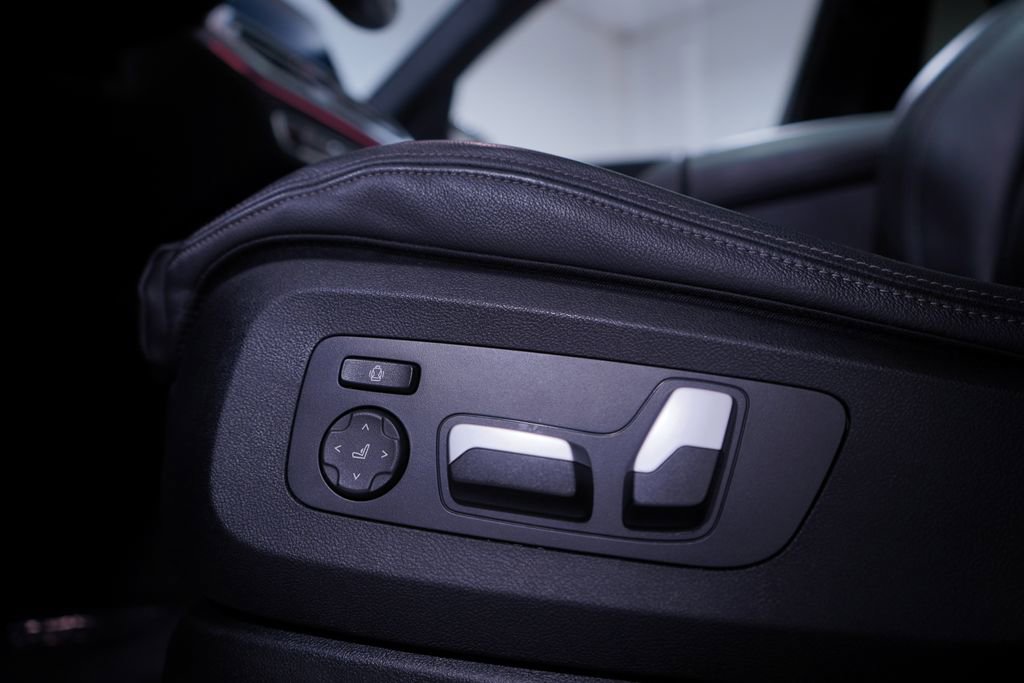 Used 2022 BMW X7 xDrive40i w/ M Sport Package image 19