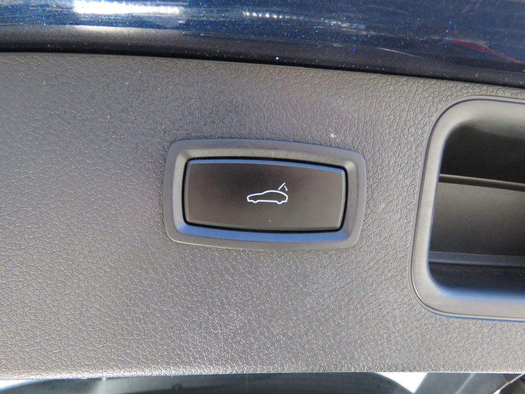 Used 2017 Porsche Macan AWD/4WD image 18