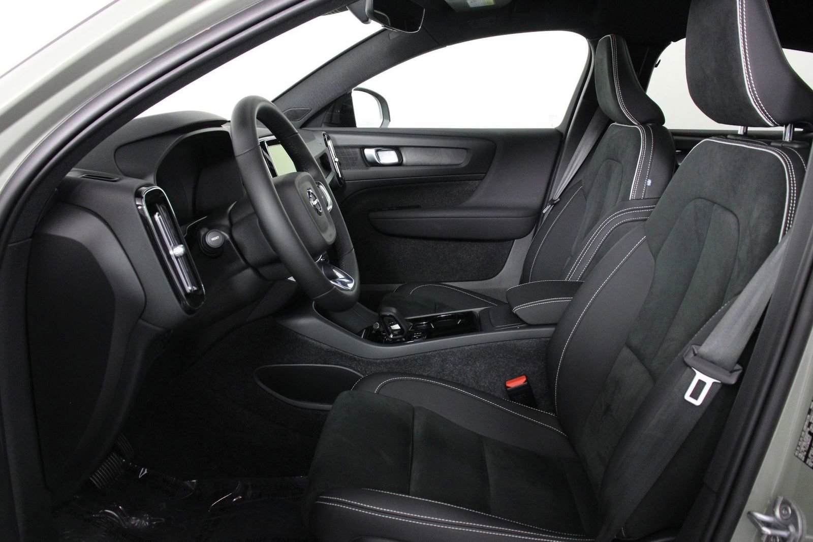 Used 2023 Volvo C40 P8 Recharge Plus AWD/4WD image 29