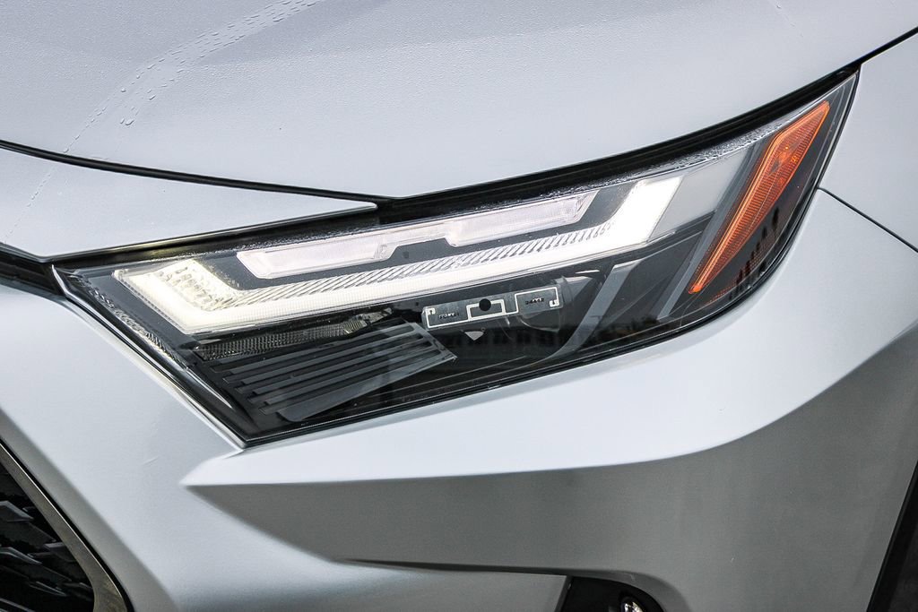 Used 2022 Toyota RAV4 XSE w/ Weather Package AWD/4WD image 4