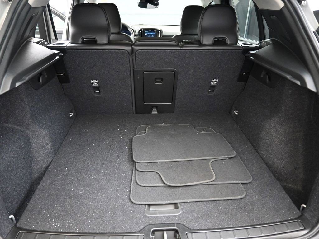 Certified 2025 Volvo XC40 B5 Core image 19