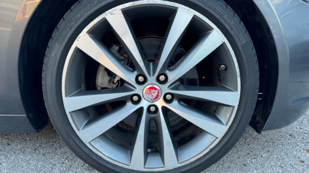 Used 2017 Jaguar XE Prestige image 32