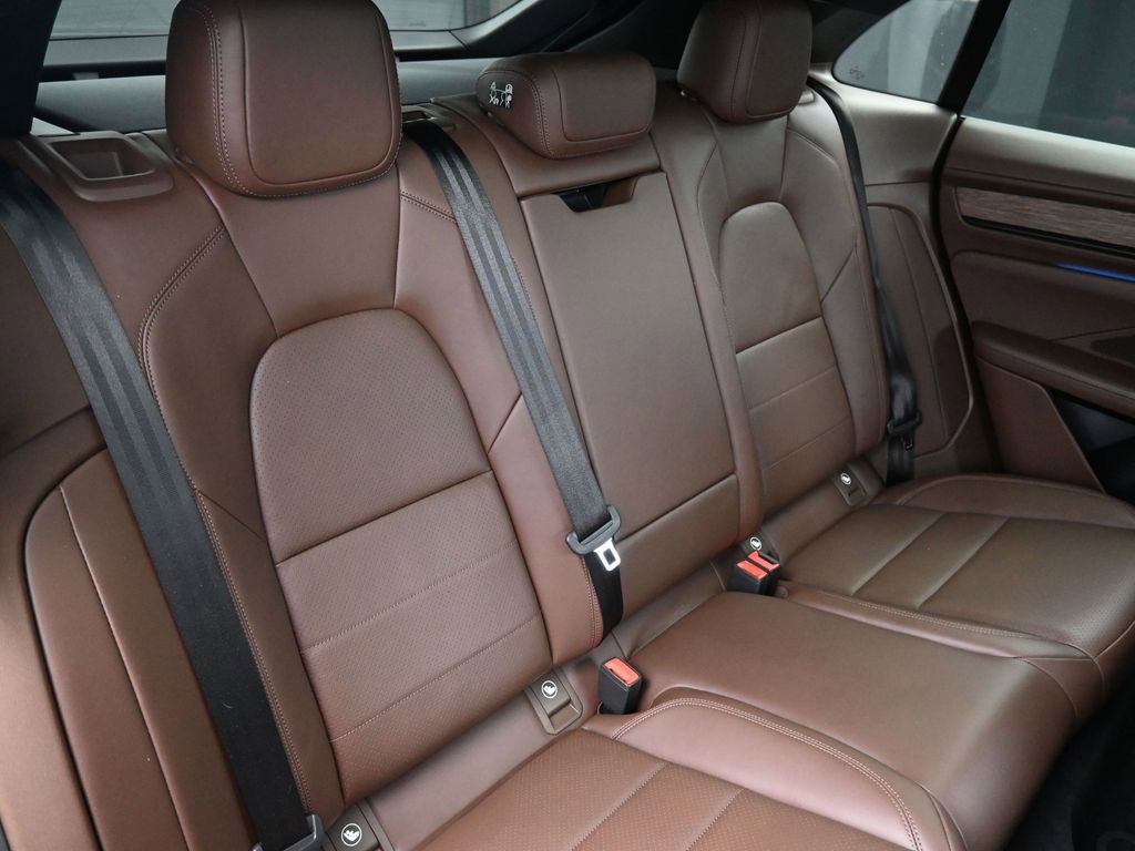 Certified 2025 Porsche Macan Electric image 26