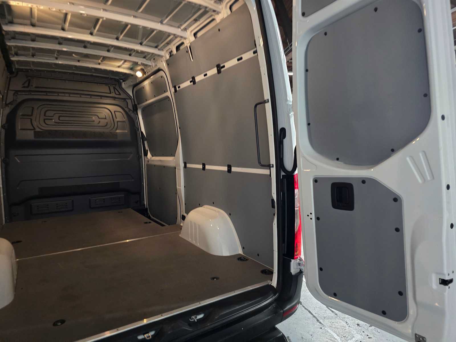 Used 2025 Mercedes-Benz Sprinter 2500 image 17