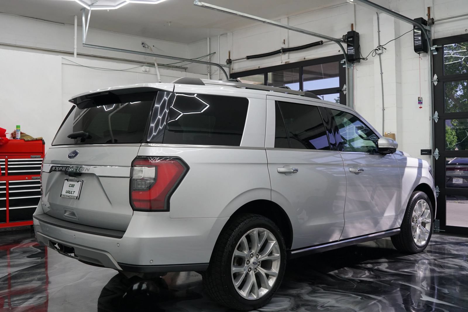 Used 2019 Ford Expedition Limited w/ Equipment Group 302A AWD/4WD image 8