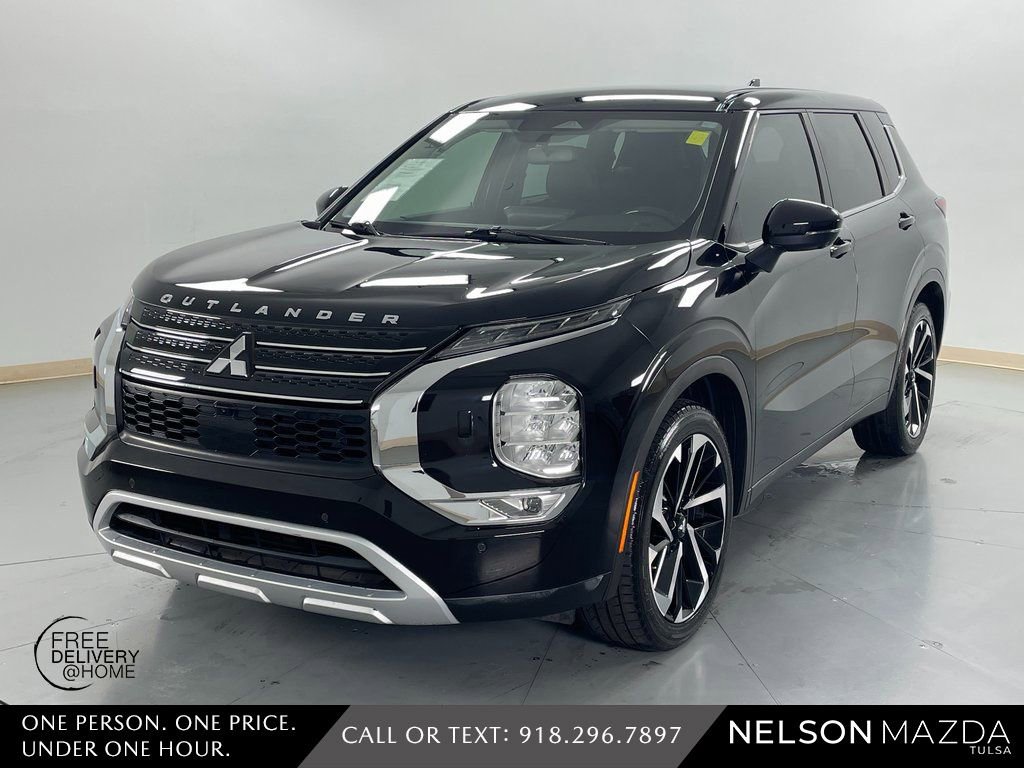 Used 2022 Mitsubishi Outlander SE image 1