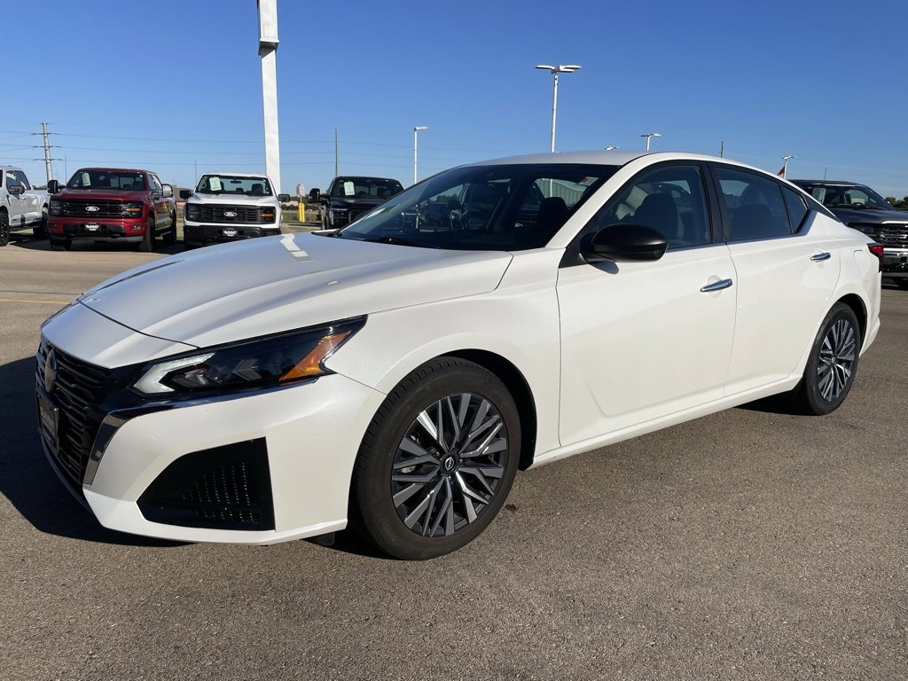 Used 2024 Nissan Altima 2.5 SV image 6