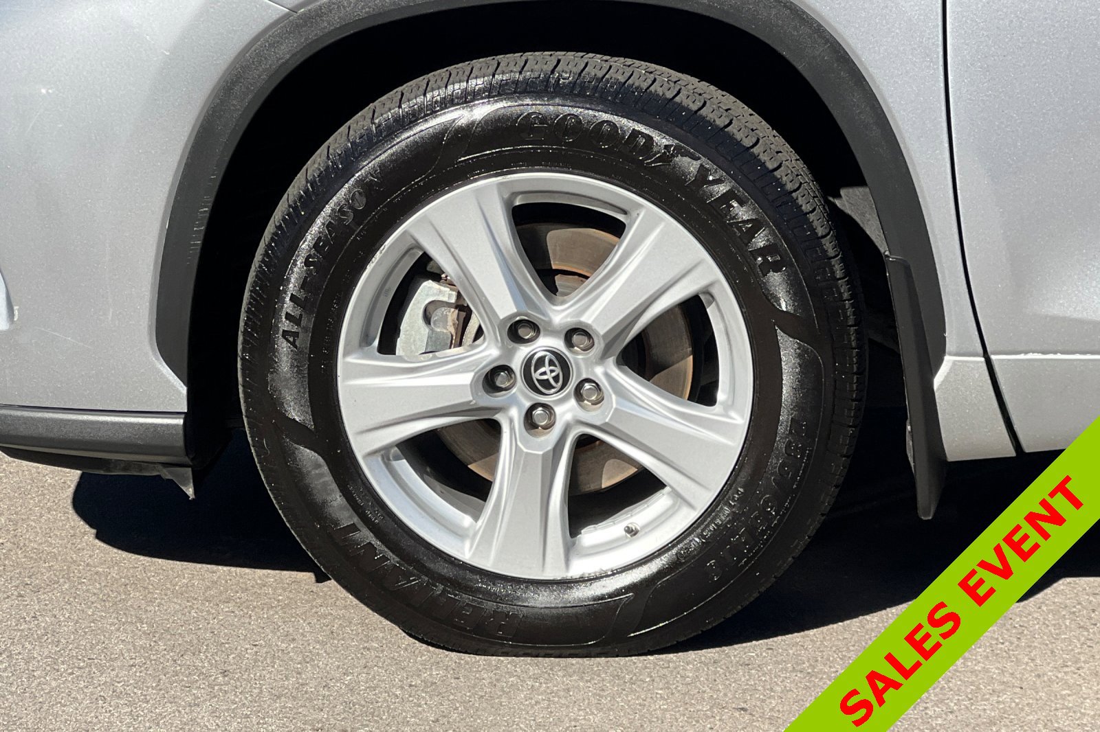 Used 2021 Toyota Highlander LE image 26