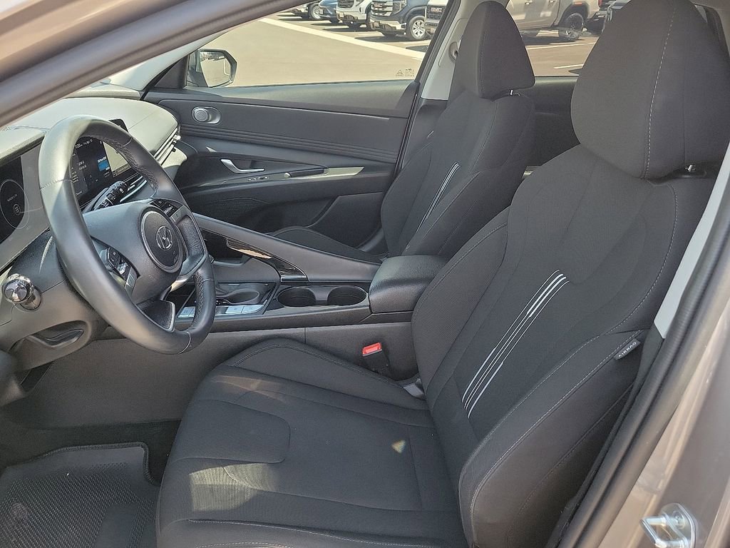 Used 2023 Hyundai Elantra SEL w/ Convenience Package image 14