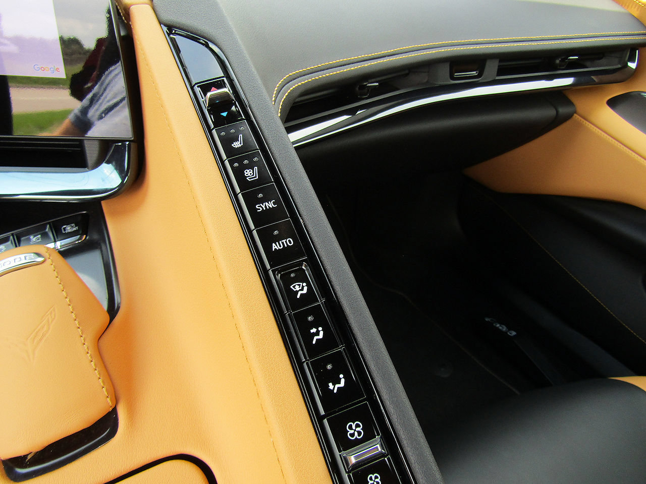 Used 2024 Chevrolet Corvette Stingray Preferred Conv w/ Stealth Interior Trim Package RWD image 17