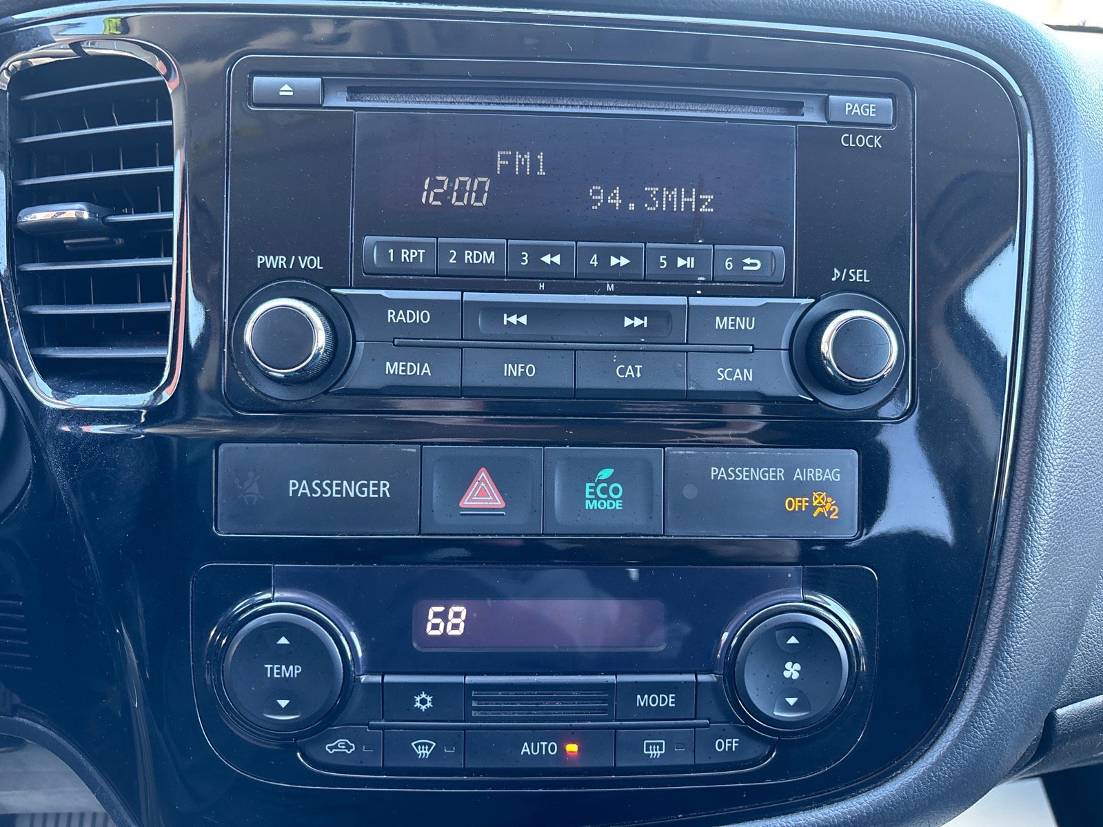 Used 2016 Mitsubishi Outlander SE AWD/4WD image 29